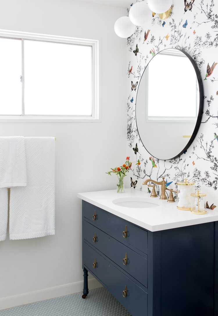 15 Reasons To Love Bathroom Wallpaper