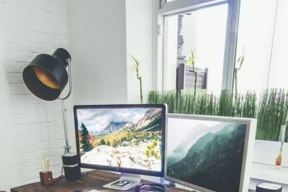 Reclaimed Wood Desks – The Bridge Between Past And Present In Your Home