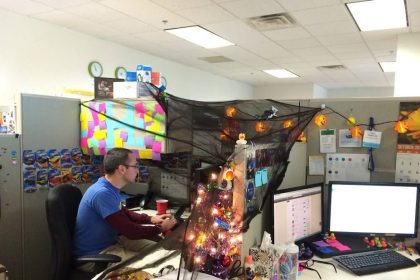 Enjoyable And Spooky Halloween Workplace Decor Concepts