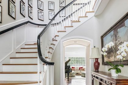 12 Finest Staircase Adorning Concepts for a Styled Look