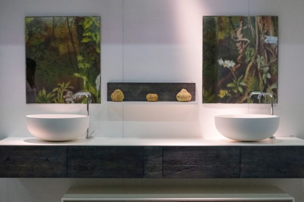 Modern Bathroom Vanity Designs And The Accessories That Complement Them